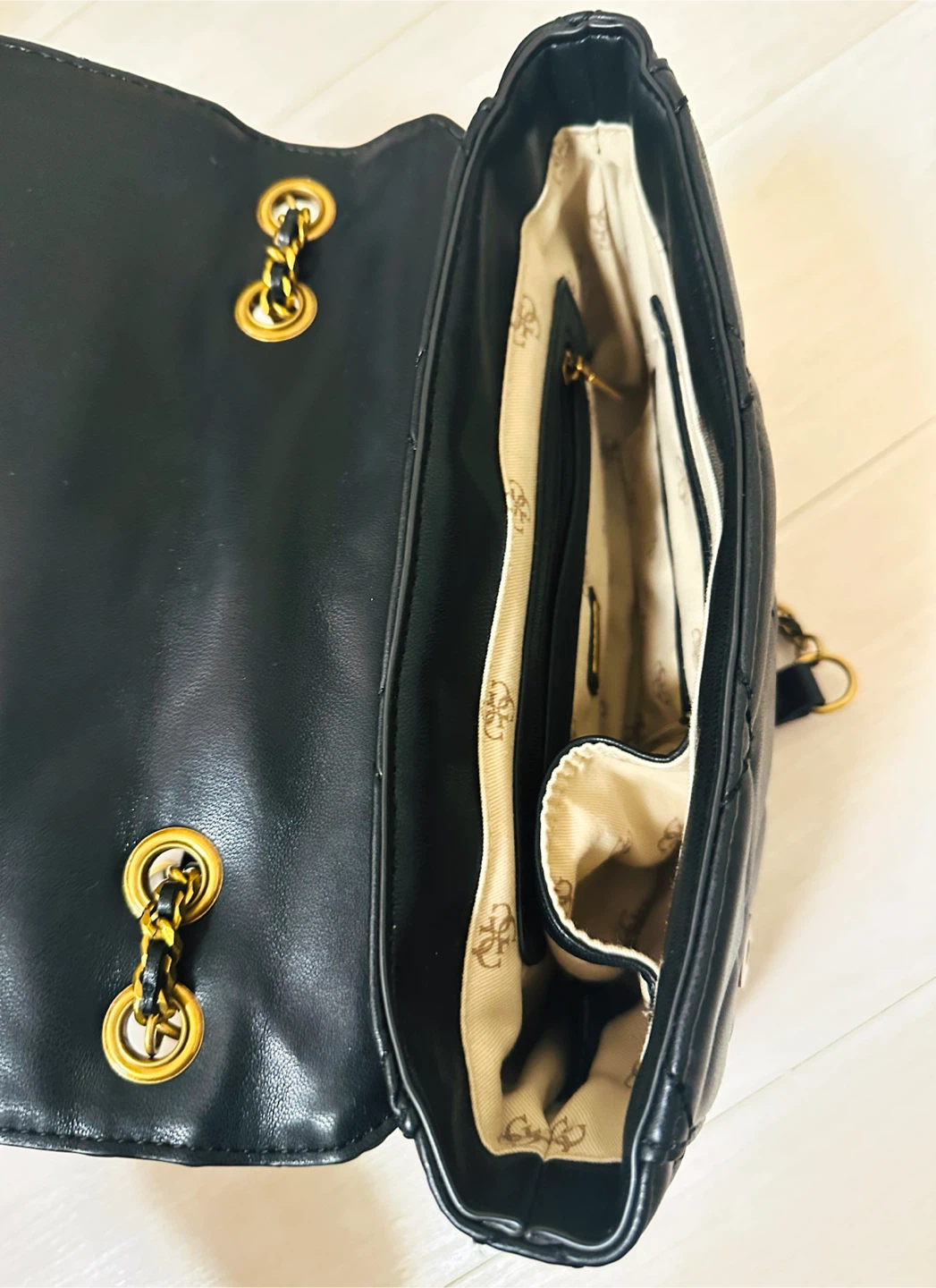 【Guess】ゲス ショルダーバッグ キルティング ブラックの写真7枚目