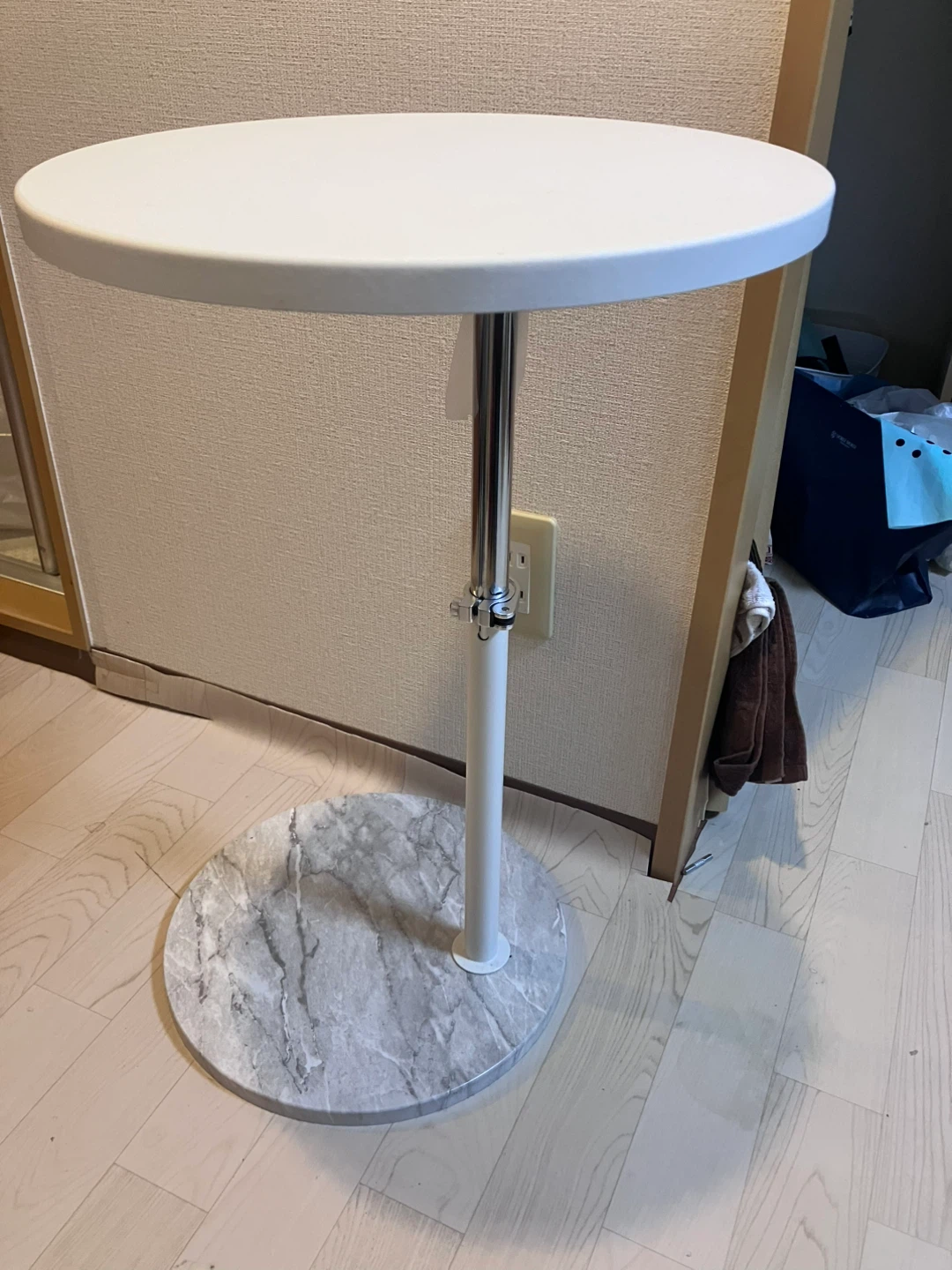 ミニテープルの写真2枚目