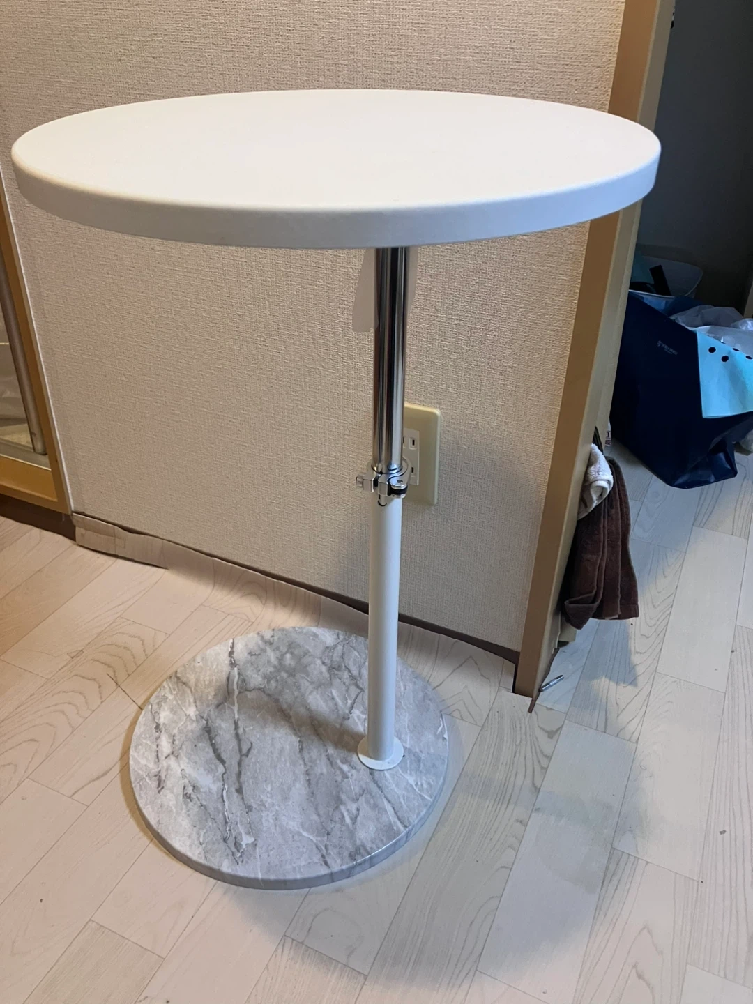 ミニテープルの写真2枚目