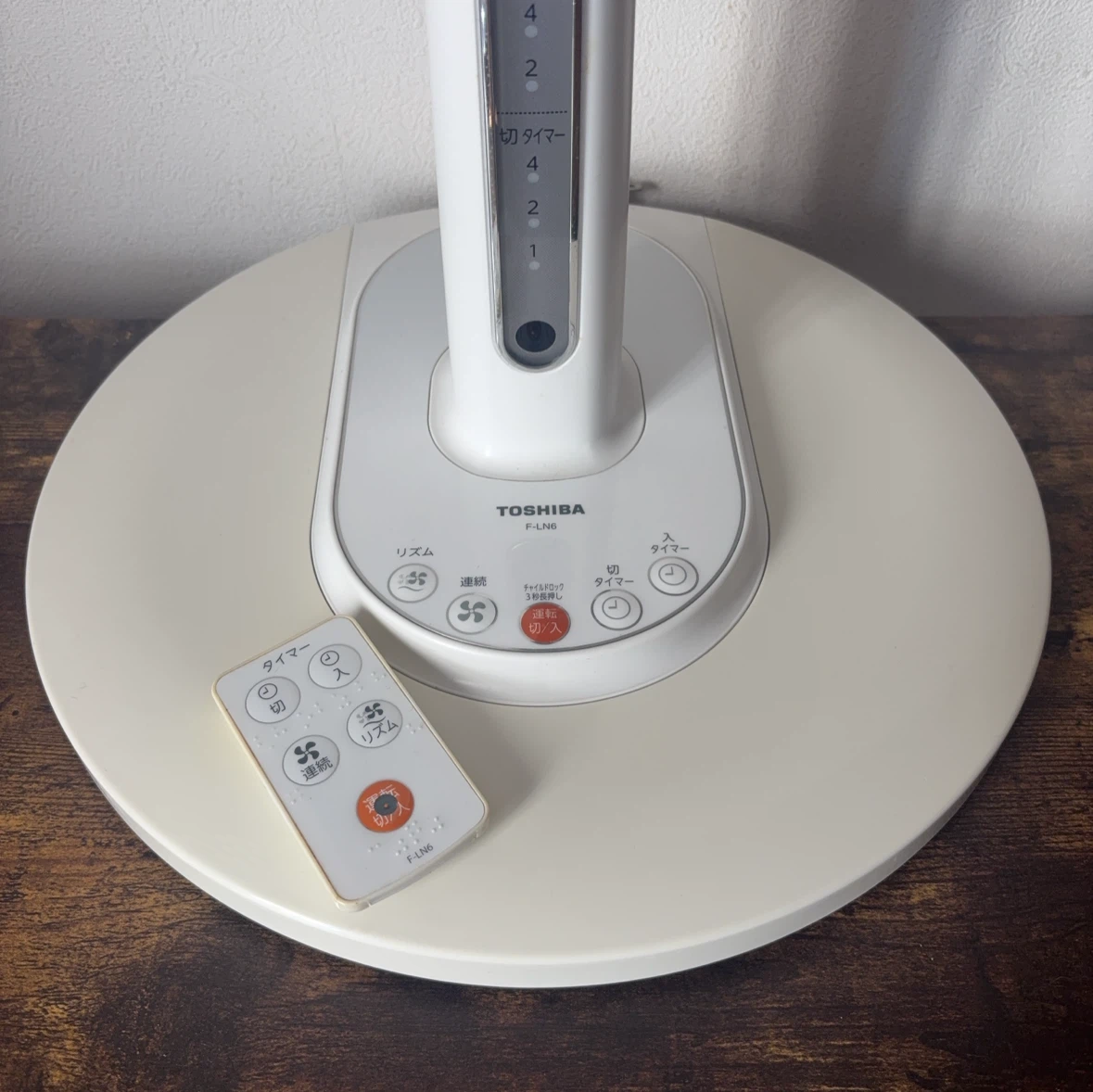 東芝 扇風機 F-LN6 リモコン付 30cm 2011年製の写真5枚目
