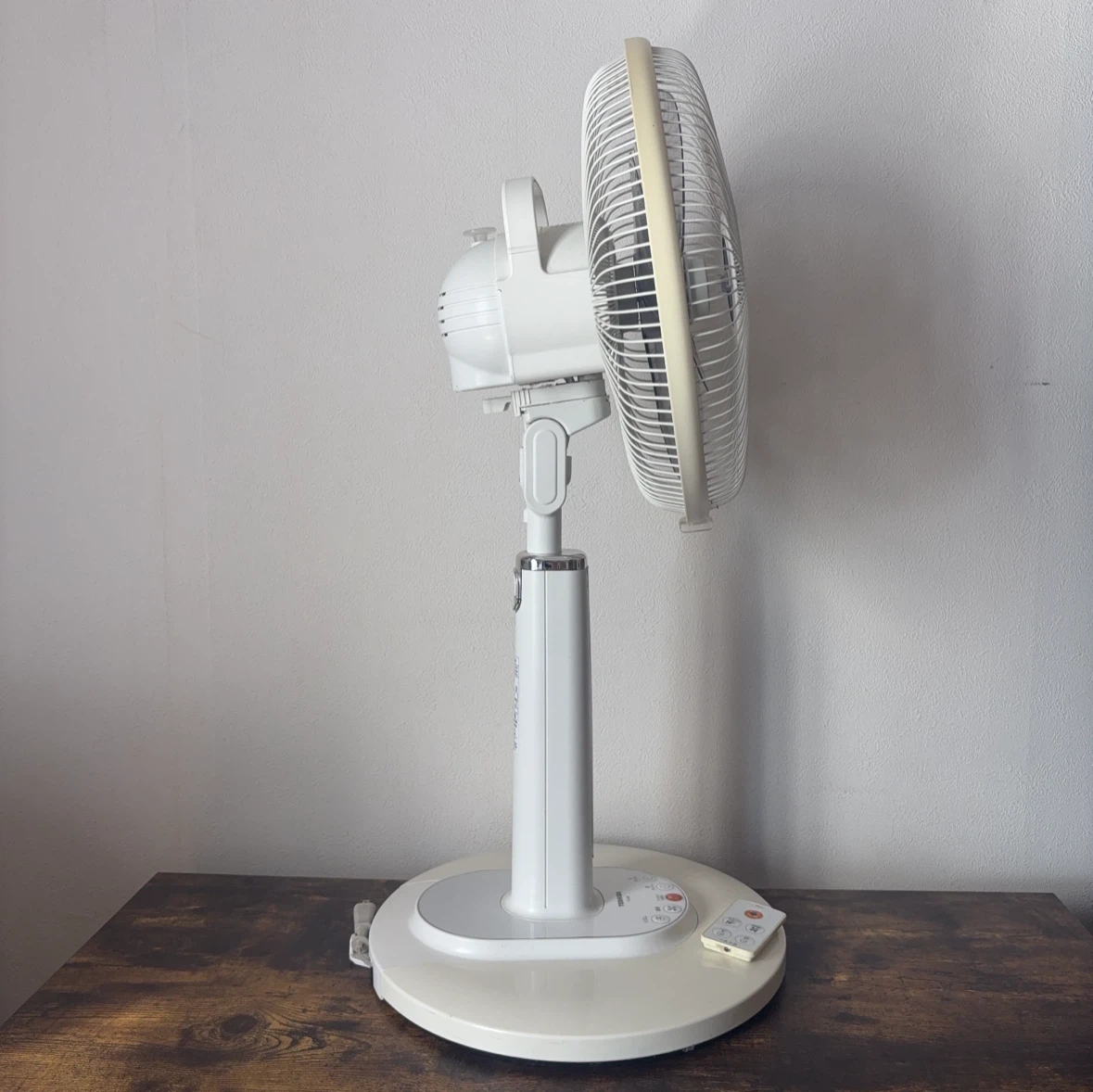 東芝 扇風機 F-LN6 リモコン付 30cm 2011年製の写真8枚目