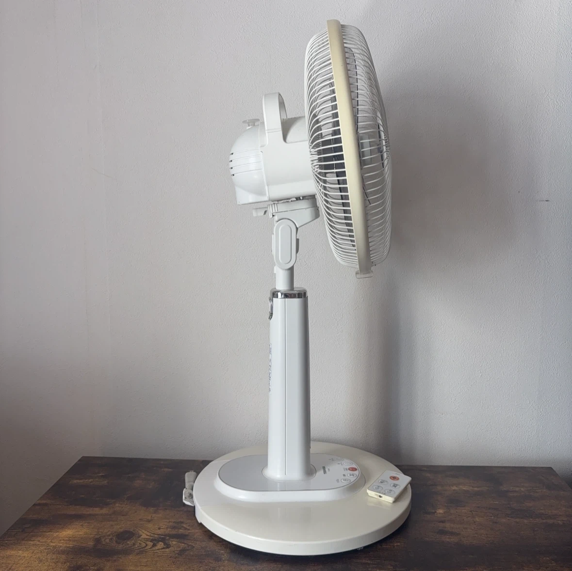 東芝 扇風機 F-LN6 リモコン付 30cm 2011年製の写真8枚目