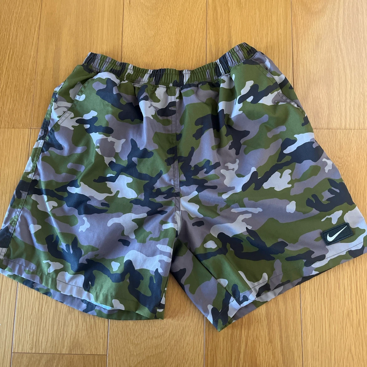 ナイキ 迷彩柄 水陸両用ショートパンツ Sサイズ