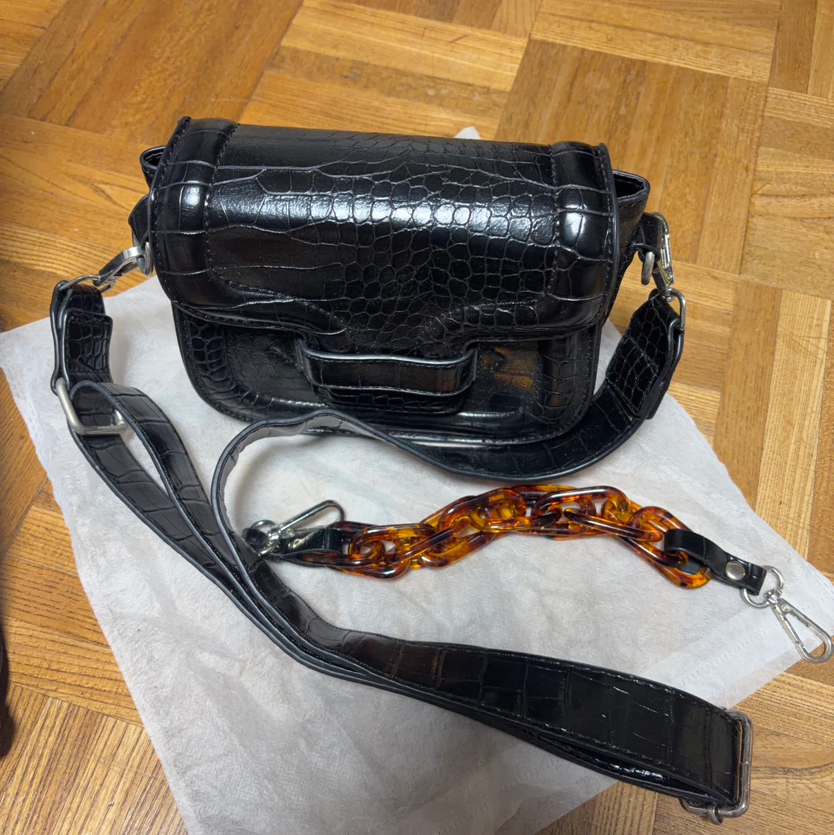 クロコ型押し ショルダーバッグ 黒