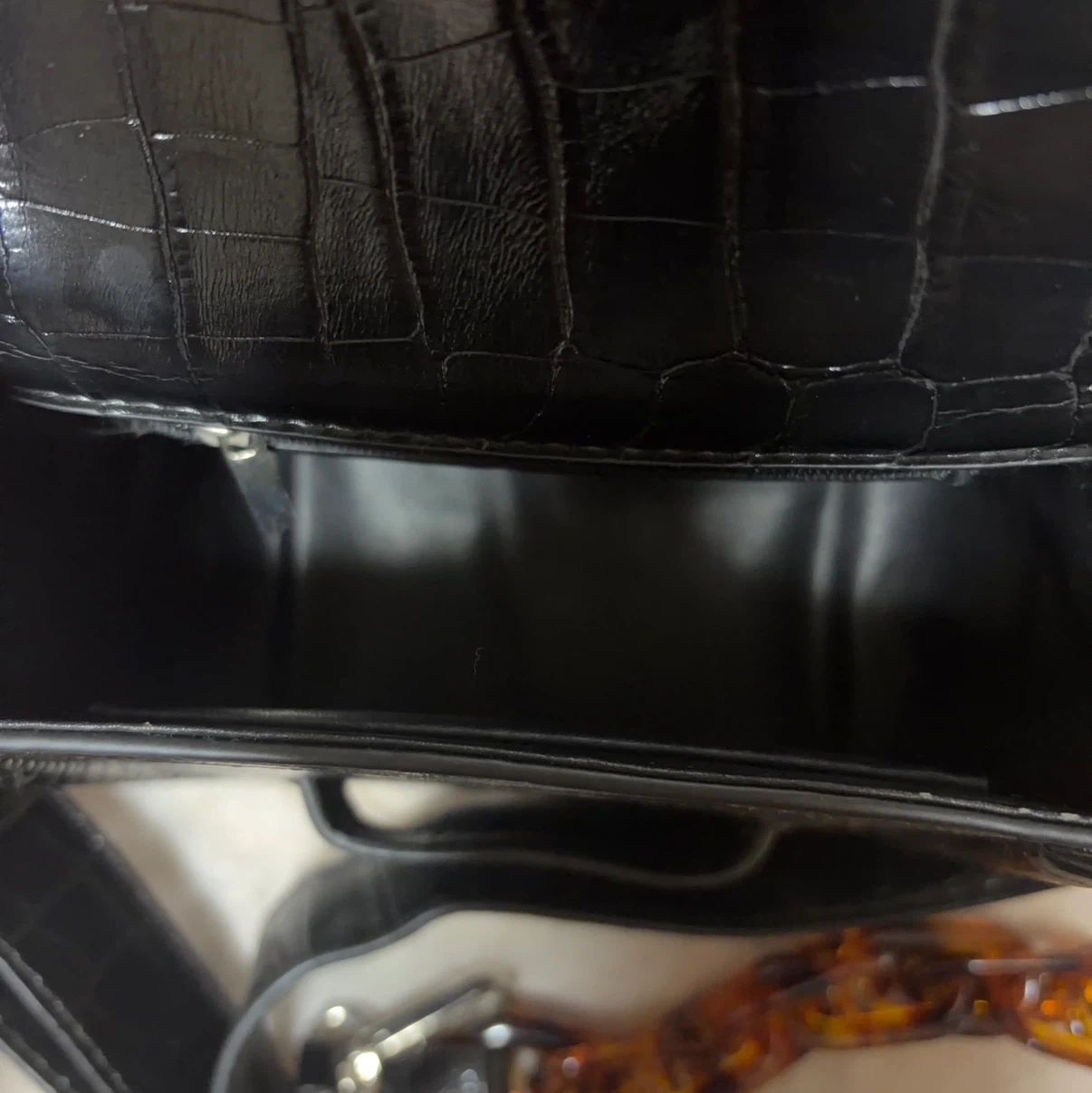 クロコ型押し ショルダーバッグ 黒の写真2枚目