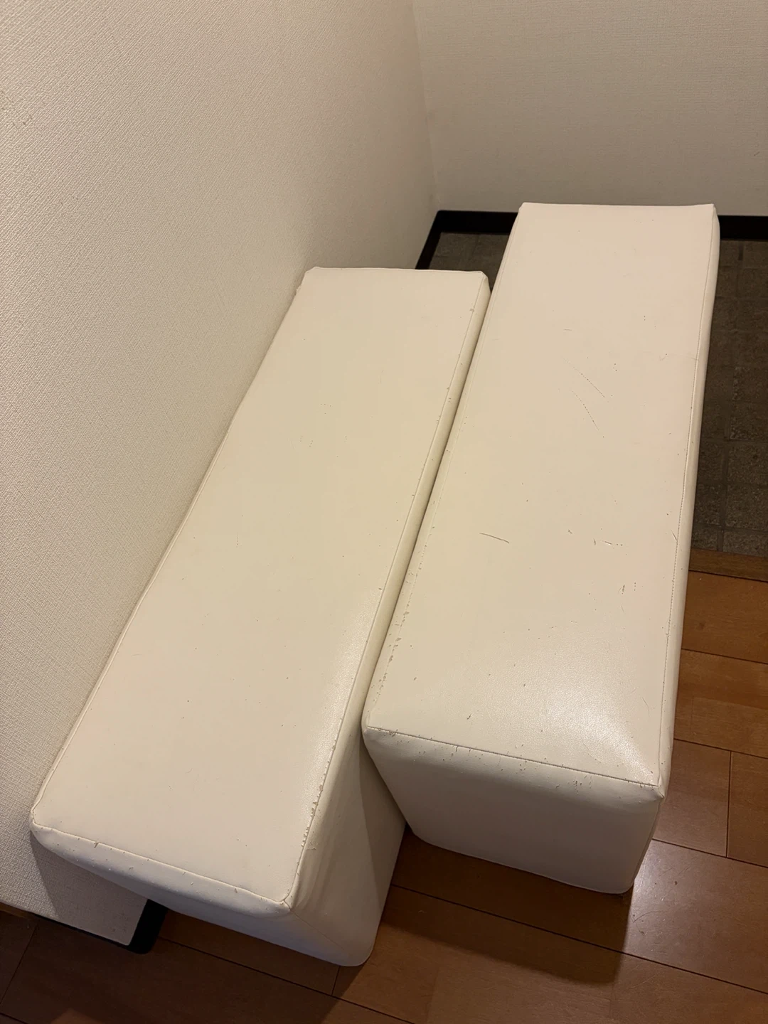 ホワイトのロングスツール 2点セット