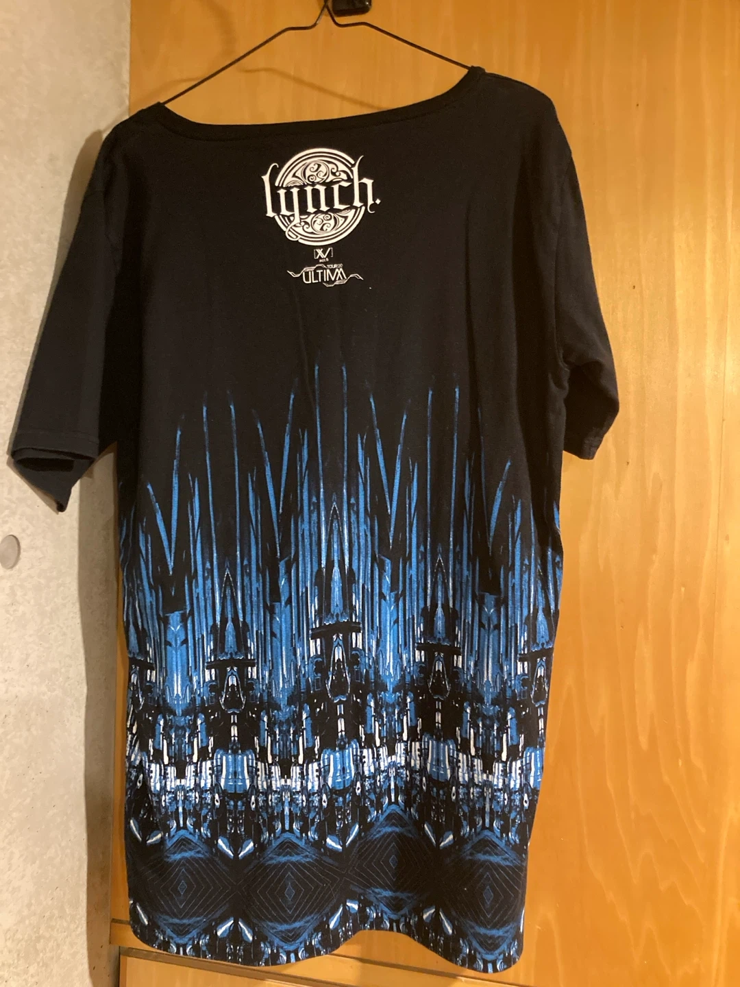 lynch. 半袖Tシャツ ブラックの写真2枚目
