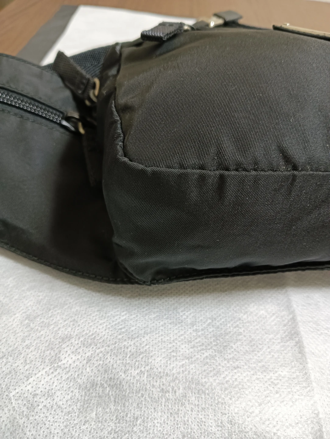 美品。PRADA プラダ ボディバッグ ウエストバッグ 三角ロゴの写真9枚目