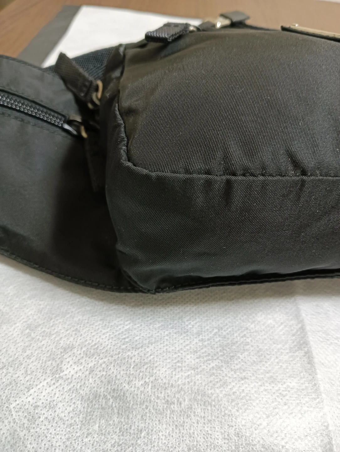 美品。PRADA プラダ ボディバッグ ウエストバッグ 三角ロゴの写真9枚目