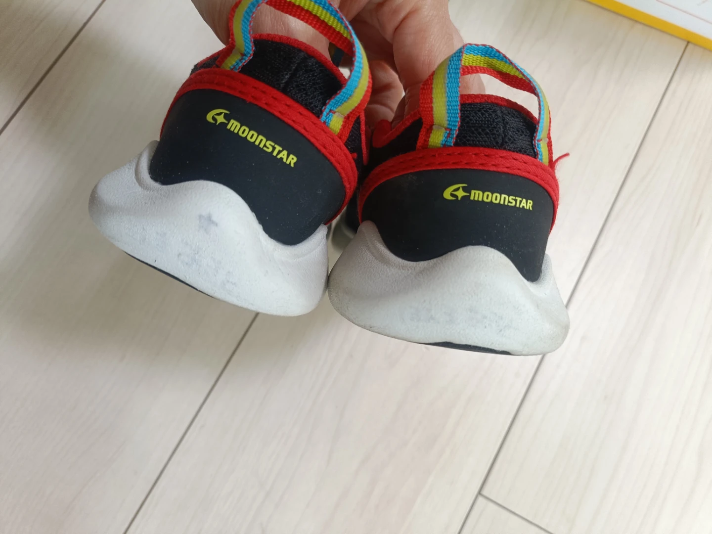 【15cm】【ムーンスター】キャロット シューズ キッズ スニーカー 薄っすらかかと下側に記名ありの写真2枚目