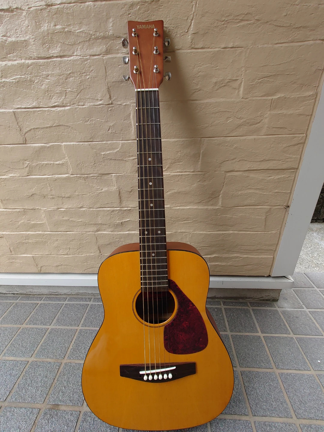 Yamaha FG JR1 3/4 Size Acoustic Guitar with Gig Bag Guitar Case