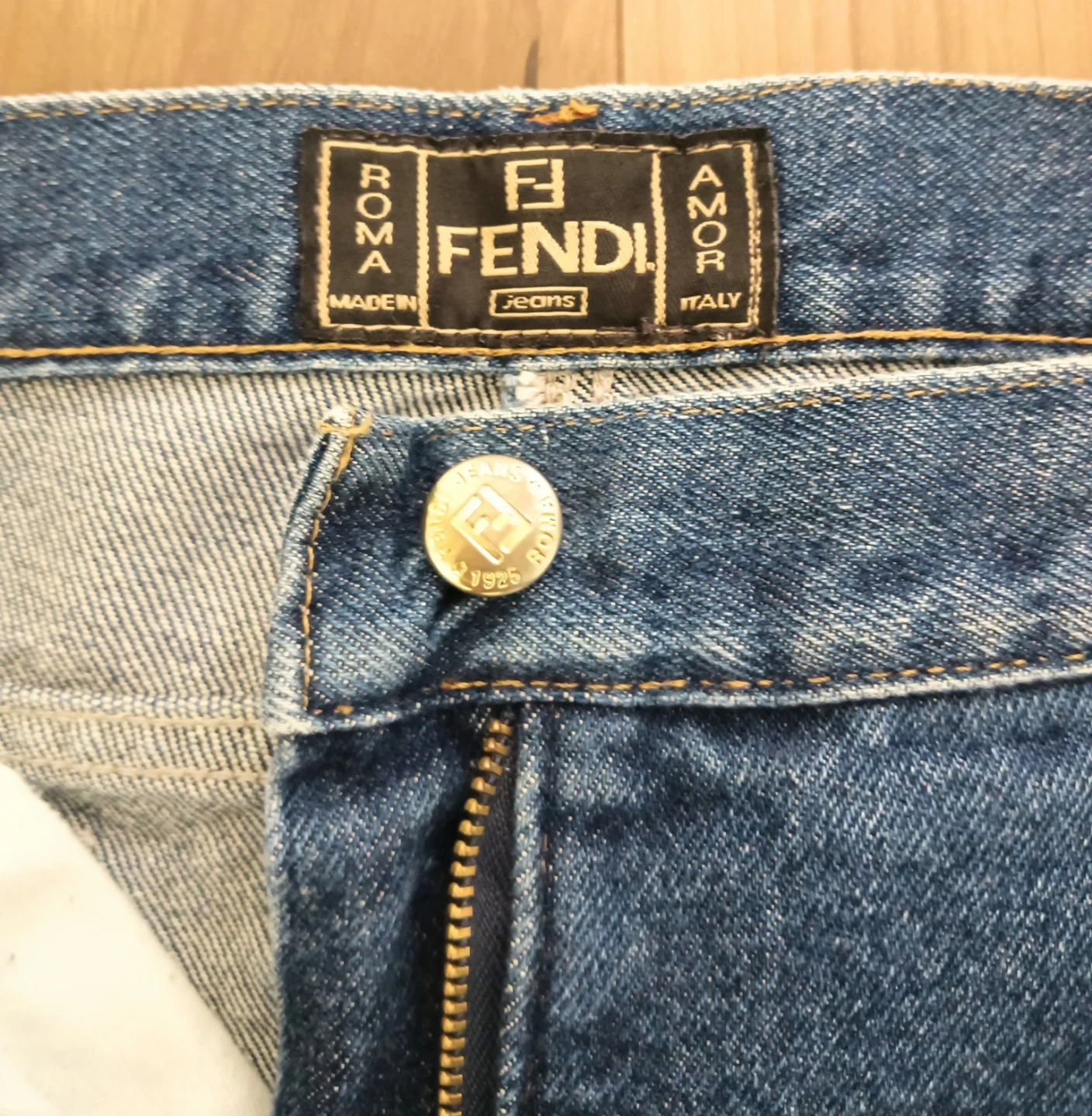 非常に美品。FENDI フェンディ ブルーデニムの写真3枚目