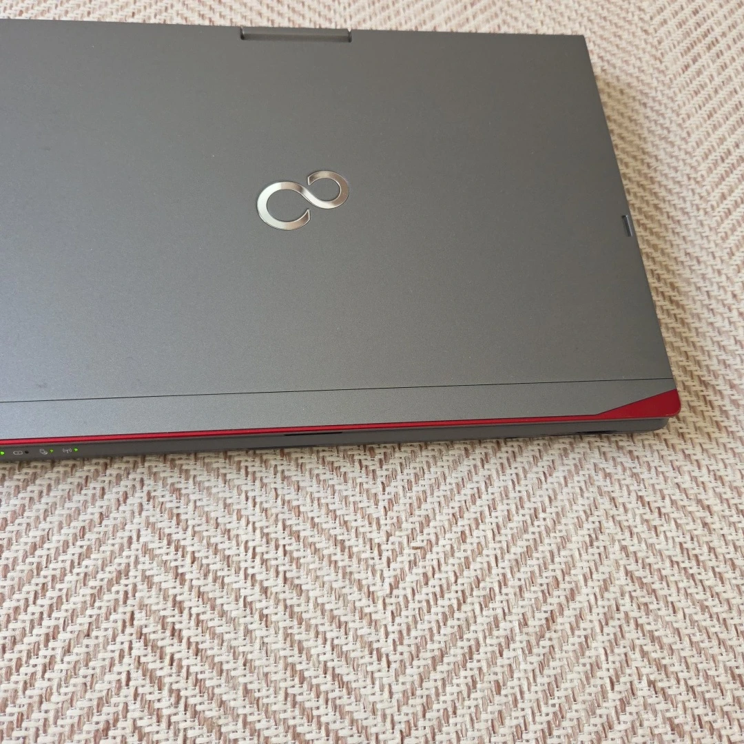 富士通 LIFEBOOK T725/Kの写真3枚目