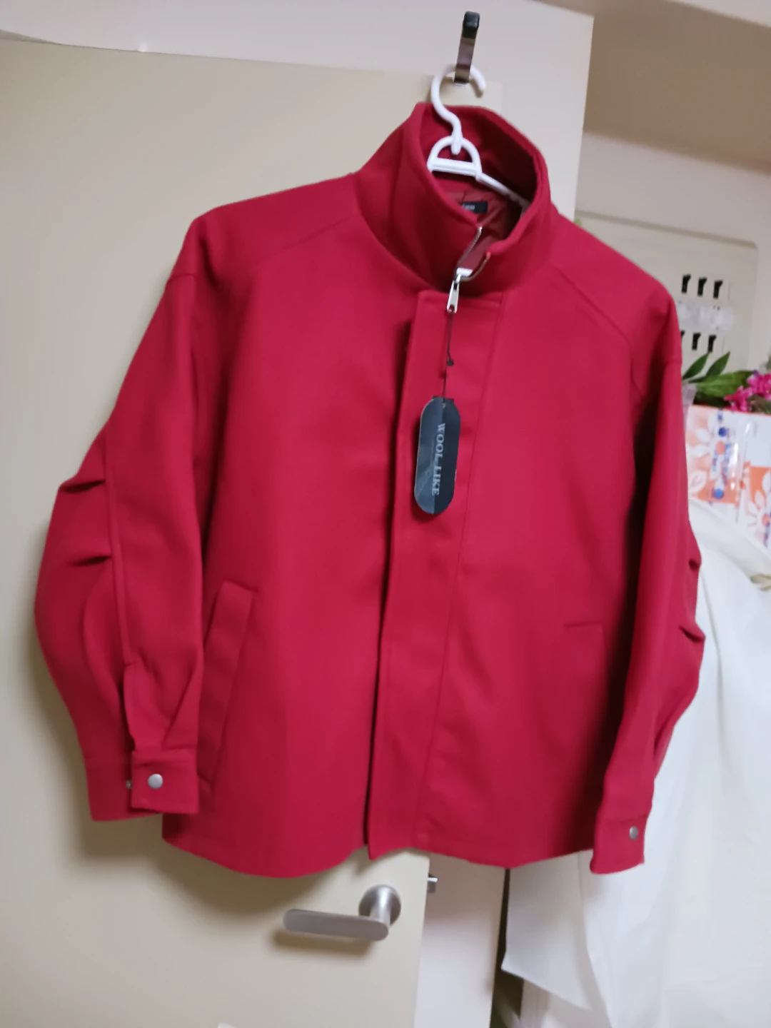 新品✨😍✨メンズ．L size、ウールライク スタンドカラーブルゾン 赤．総裏地付き､現代的デザイン､カツコ良い､後ろ写真有り