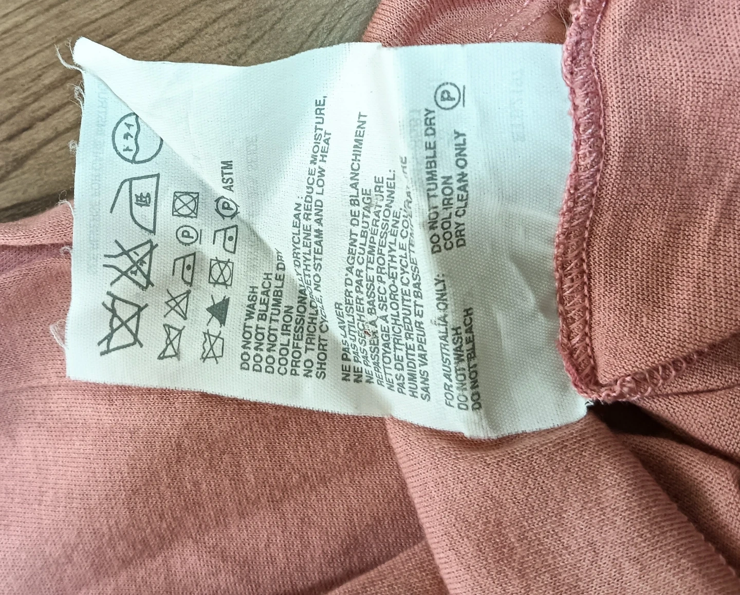 非常に美品。PRADA プラダ コットン&シルク素材 長袖 Tシャツの写真7枚目