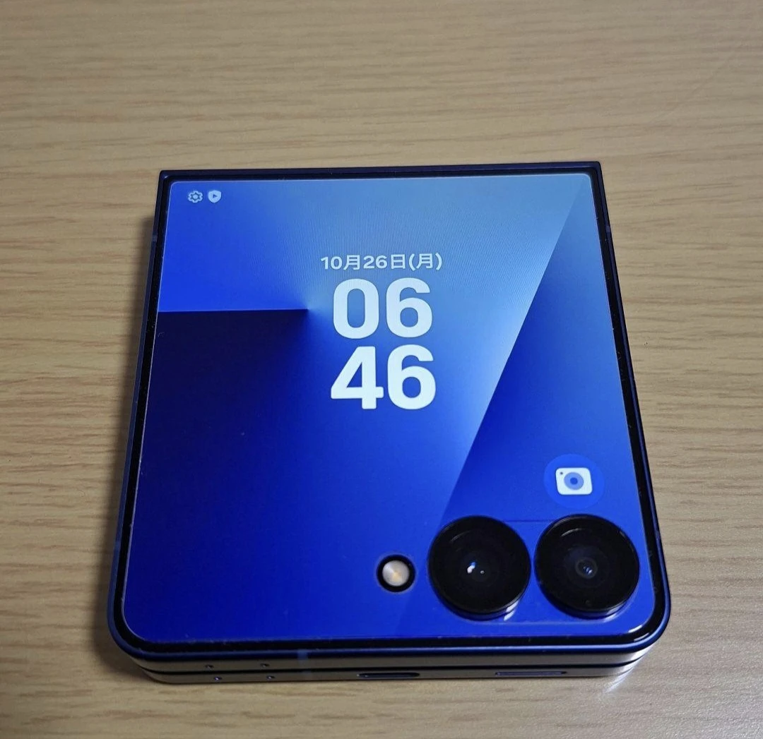 サムスン Galaxy Z Flip7 　ブルーシャドーの写真10枚目