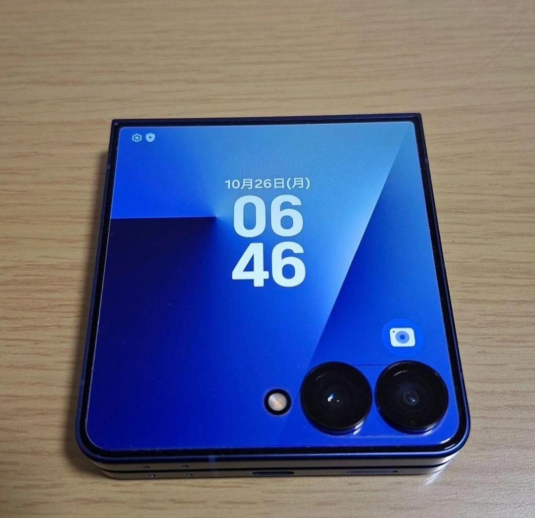 サムスン Galaxy Z Flip7 ブルーシャドーの写真10枚目