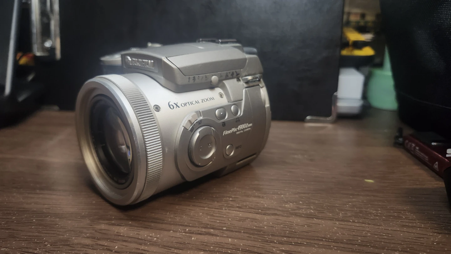 FUJIFILM FinePix 4900 Zoom ジャンク品の写真3枚目