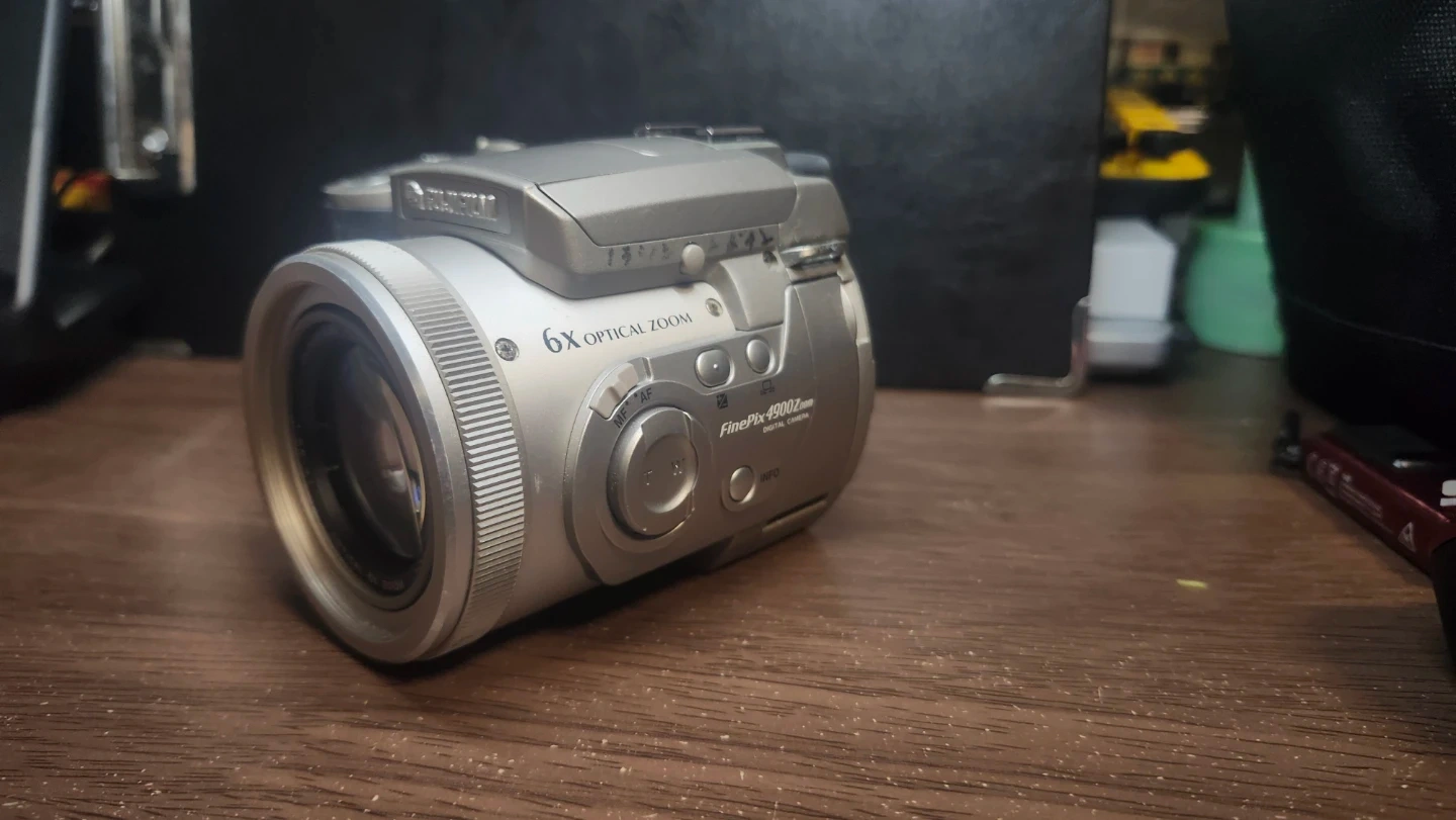 FUJIFILM FinePix 4900 Zoom ジャンク品の写真3枚目