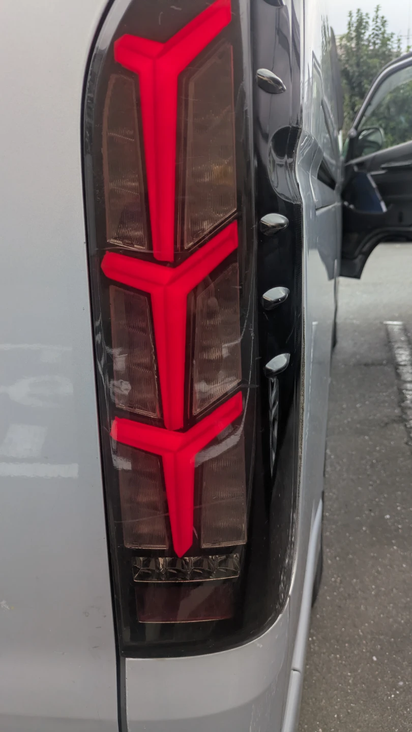 ハイエース LEDテールランプ 左右セットジャンクの写真7枚目