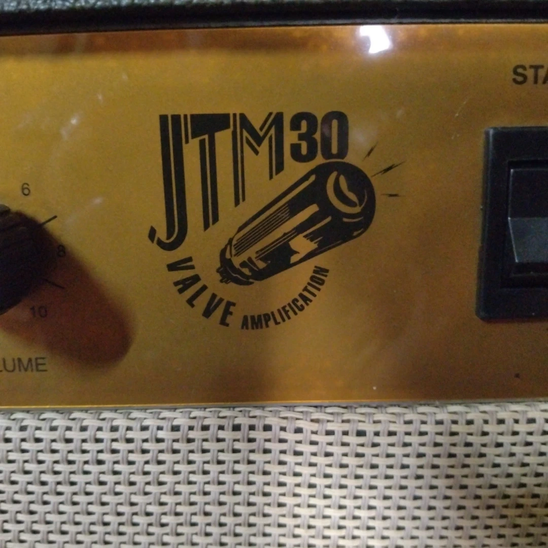 Marshall アンプの写真2枚目