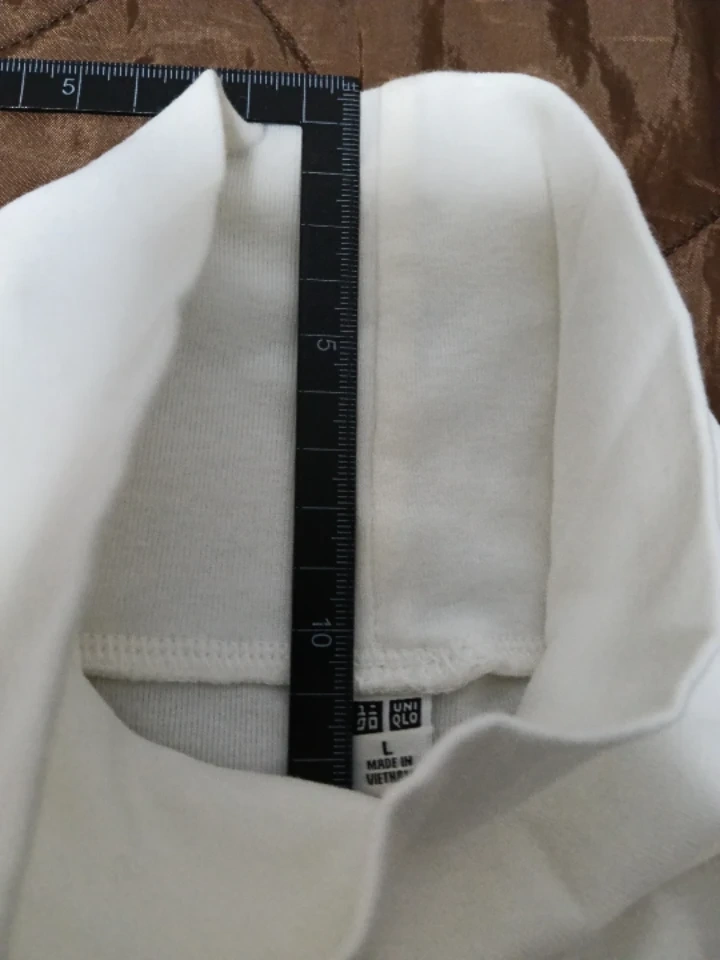 【中古】ユニクロ タートルネック長袖Tシャツ ホワイト Lサイズの写真2枚目