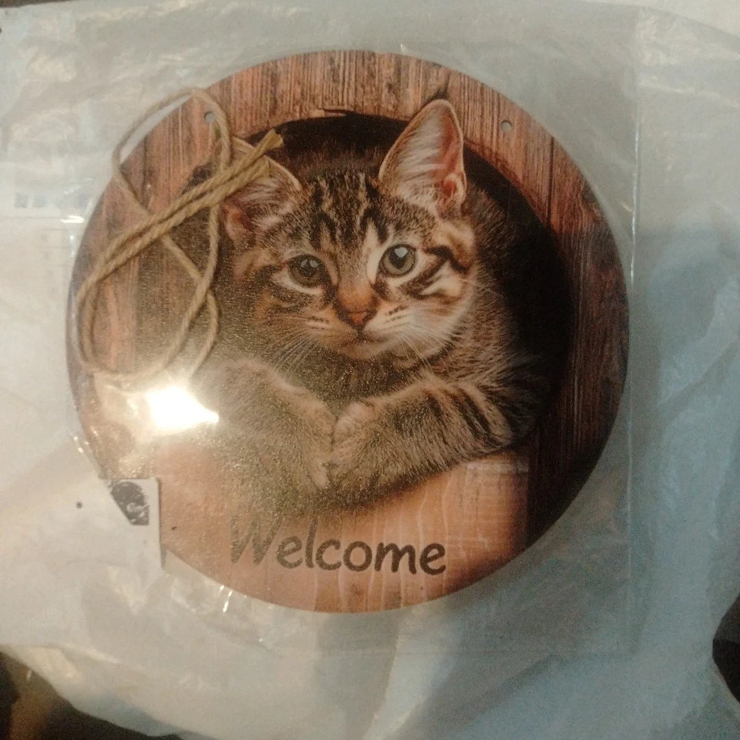 猫をモチーフにした木製円形