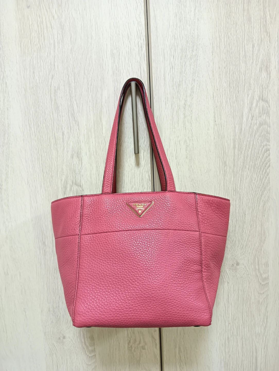 未使用近い美品。PRADA プラダ ヴィッテロ ダイノレザー トートバッグ 三角ロゴ