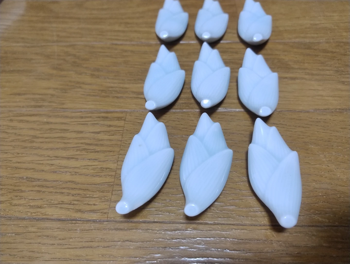 箸置き 9個セット ホワイト リーフデザインの写真2枚目