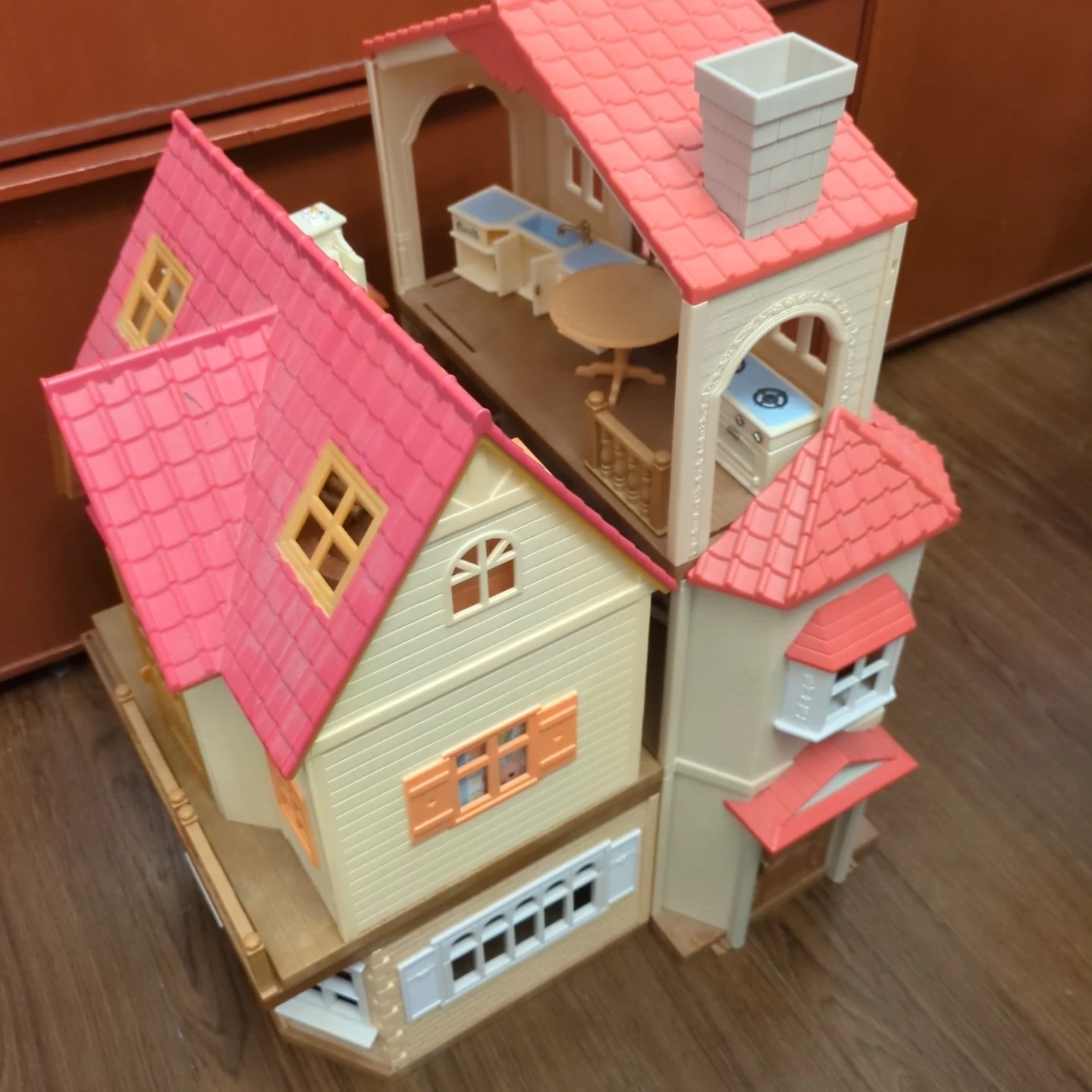 シルバニアファミリー 超豪華　赤い屋根の大きな家　家具・遊具・キャンピングカー・人形セットの写真7枚目