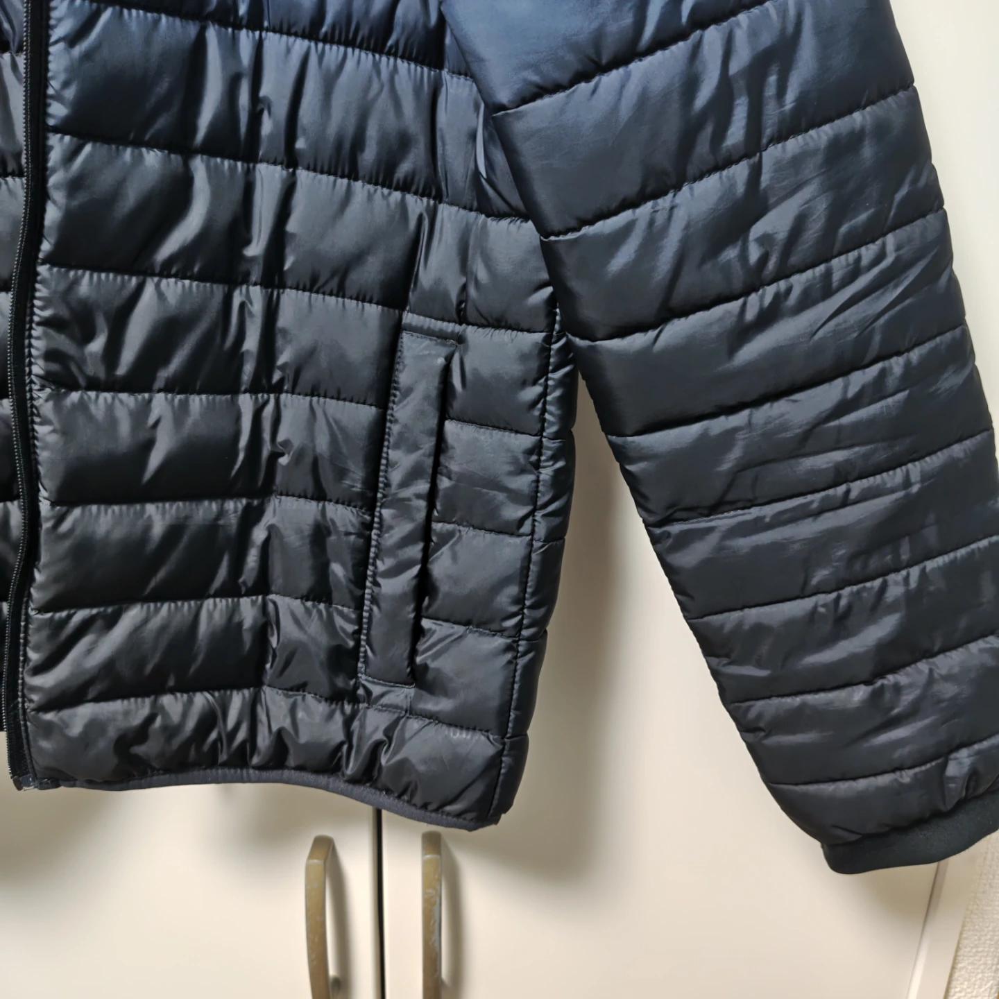 hollister ホリスター ダウンジャケット 黒　青 アウター Sサイズの写真4枚目