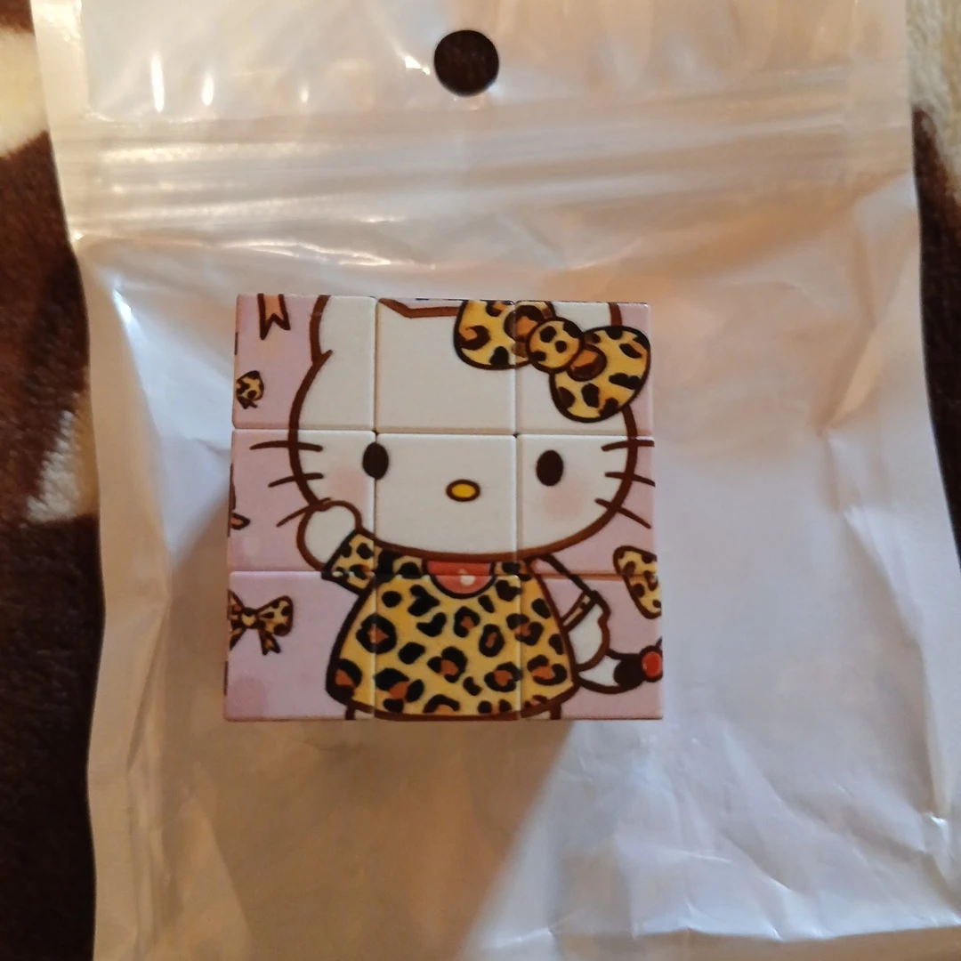 💗日焼けするキティ ルービックキューブ ヒョウ柄の写真2枚目