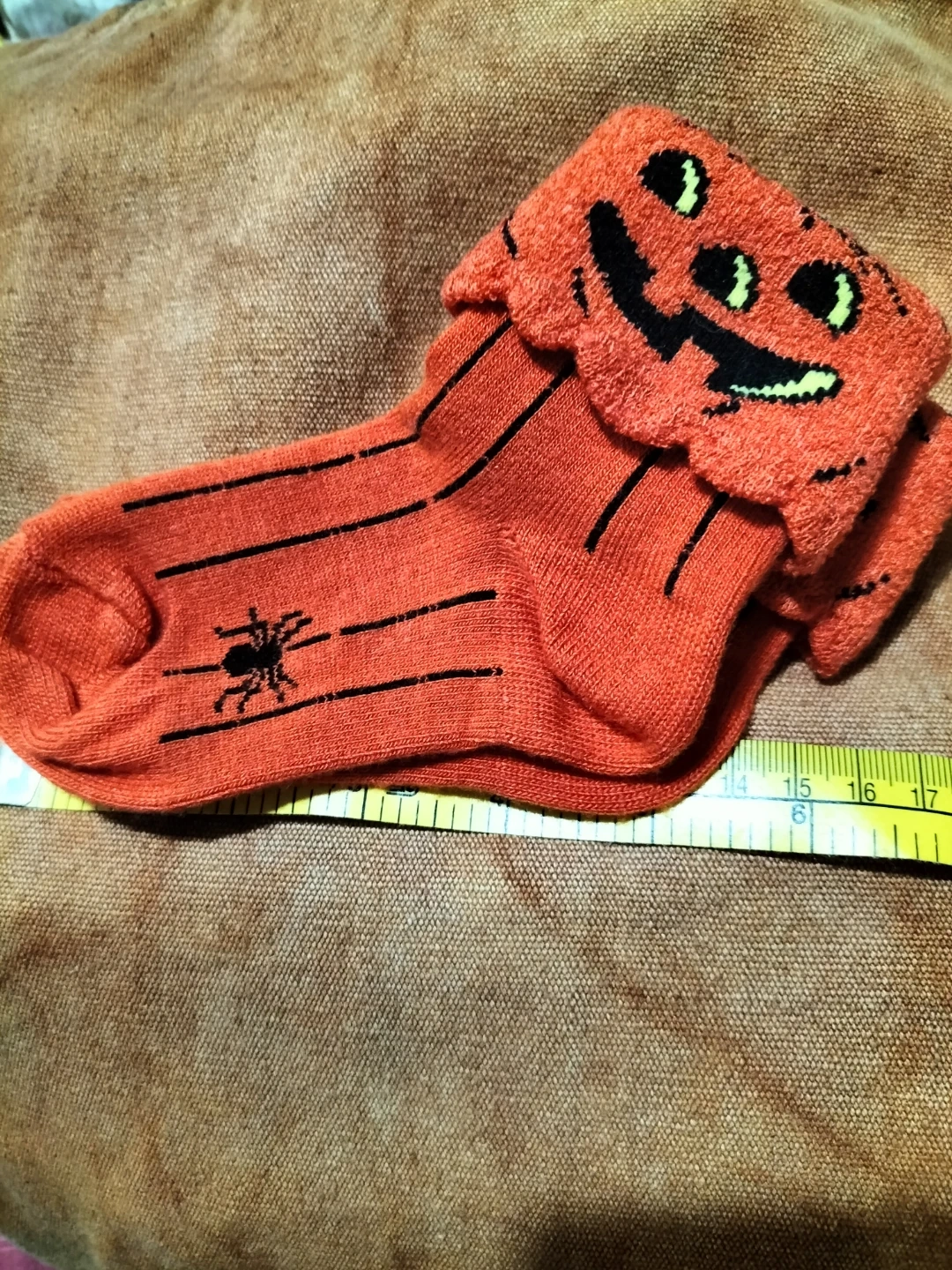 ハロウィン柄キッズ靴下 かぼちゃ クモの写真2枚目