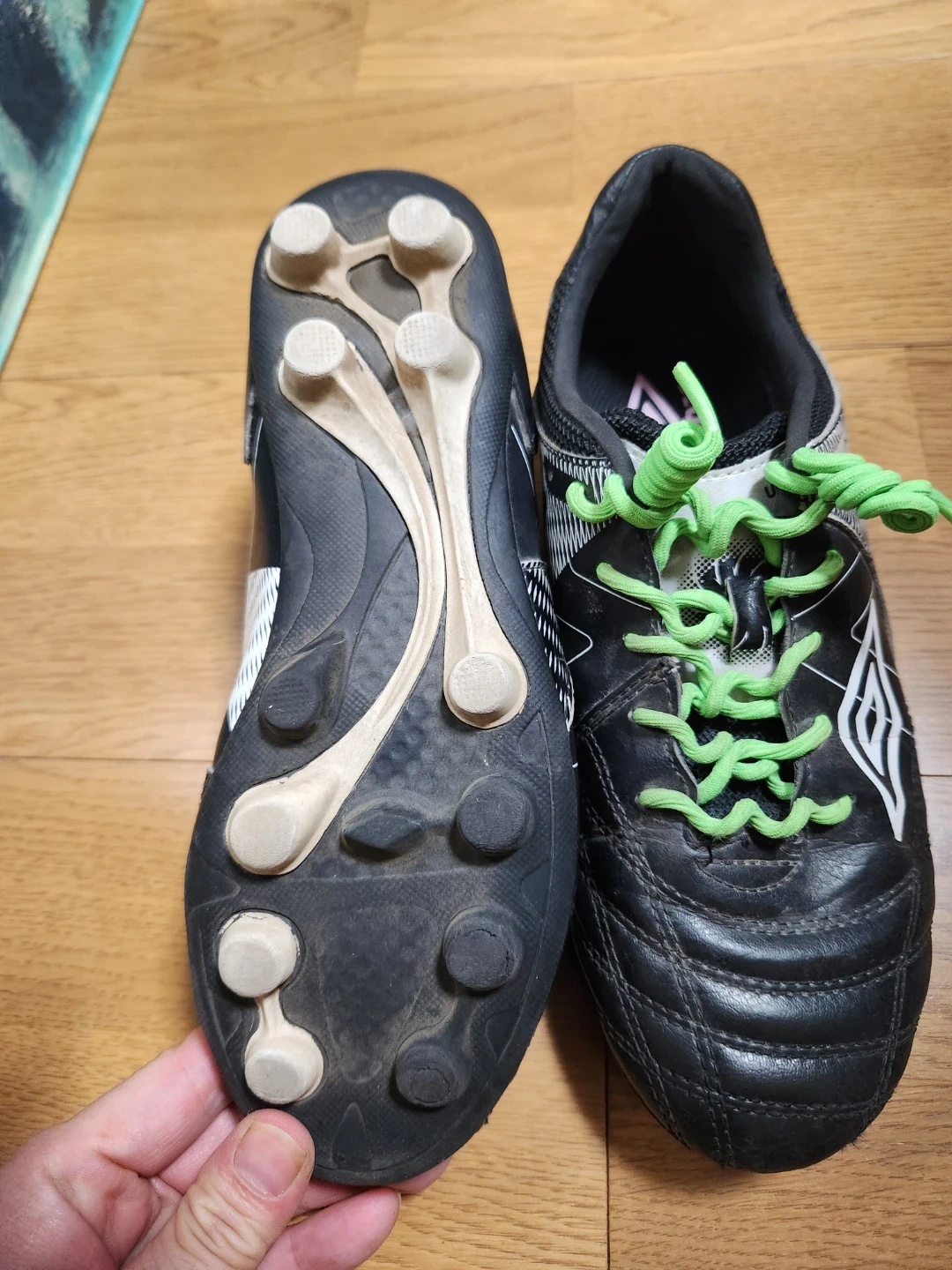 アンブロ サッカースパイク ブラック×ライムの写真2枚目