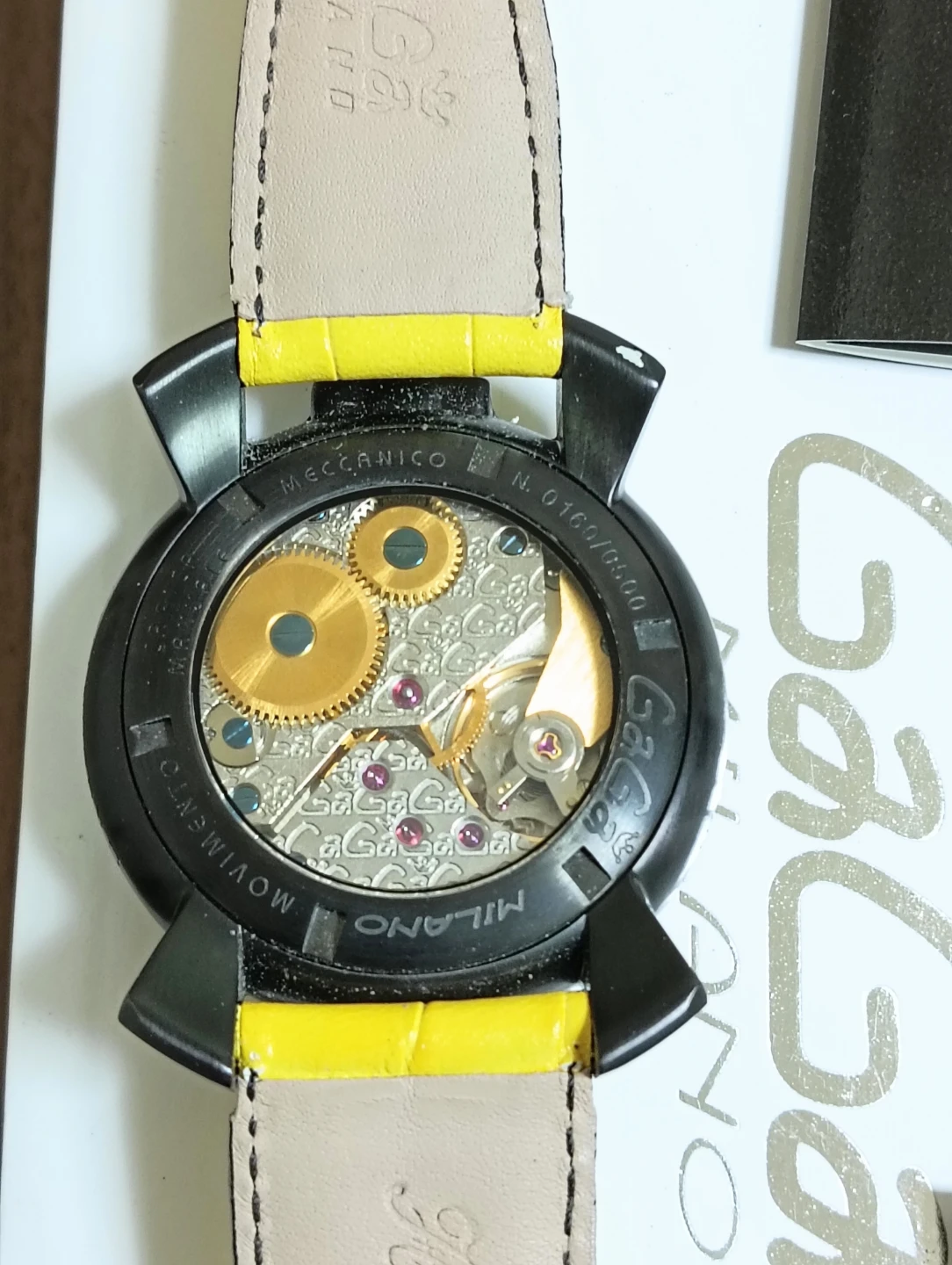 非常に美品。GaGa MILANO 限定500 カーボン マヌアーレ48 手巻き 腕時計の写真4枚目