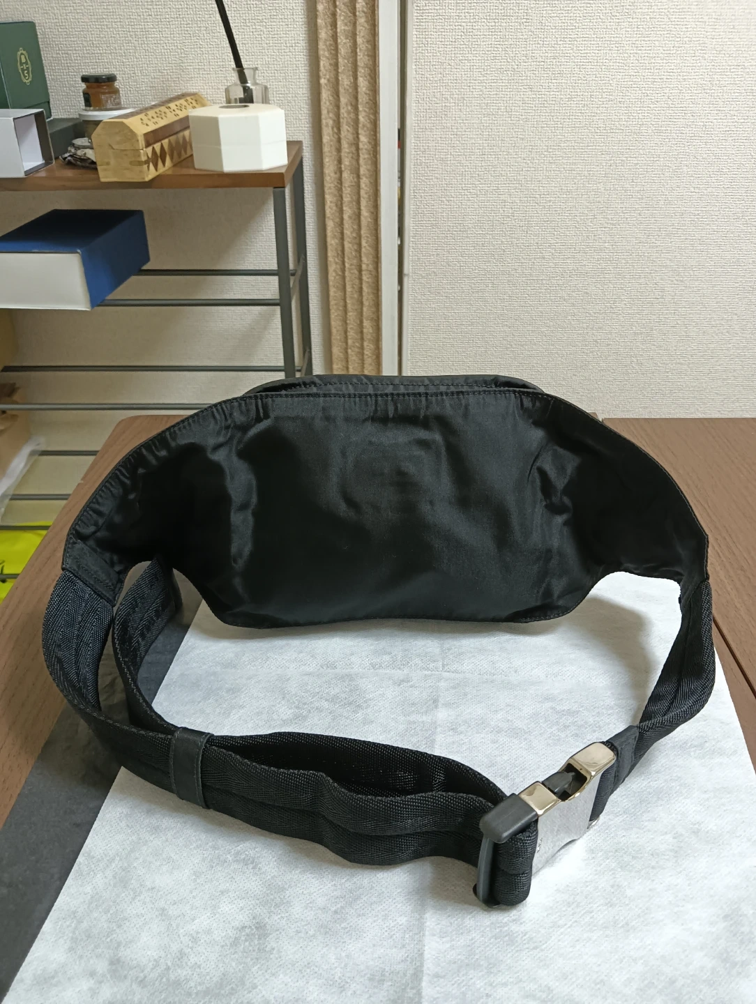 美品。PRADA プラダ ボディバッグ ウエストバッグ 三角ロゴの写真3枚目