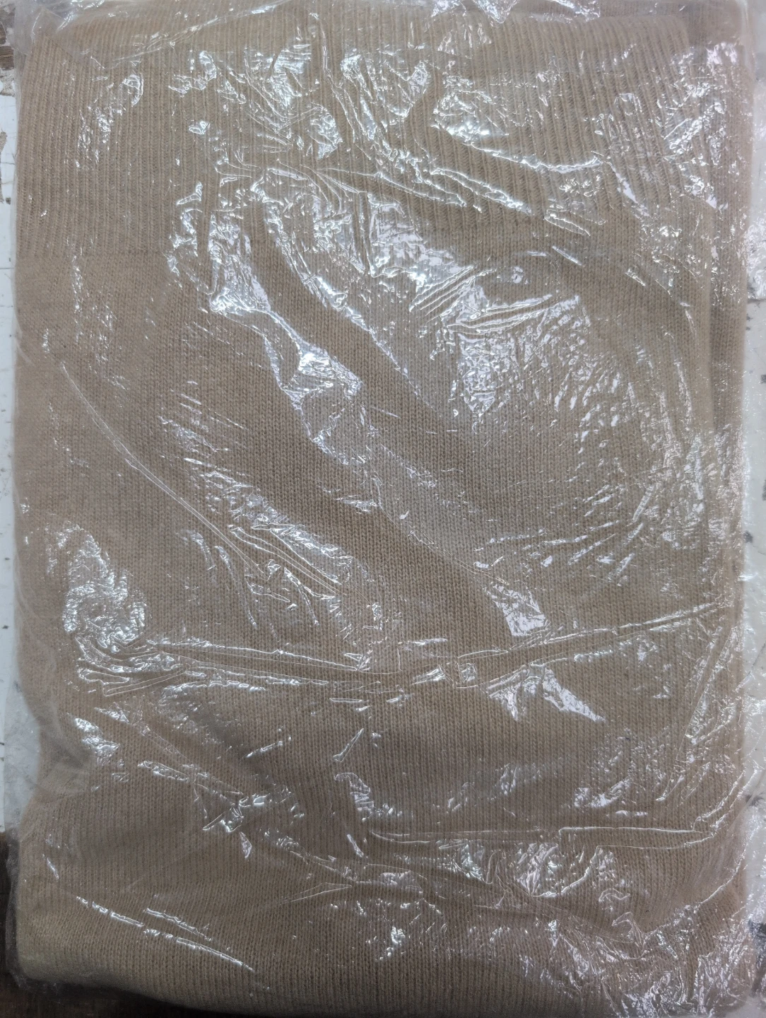 ボタン付きニット ベージュ Lサイズの写真2枚目