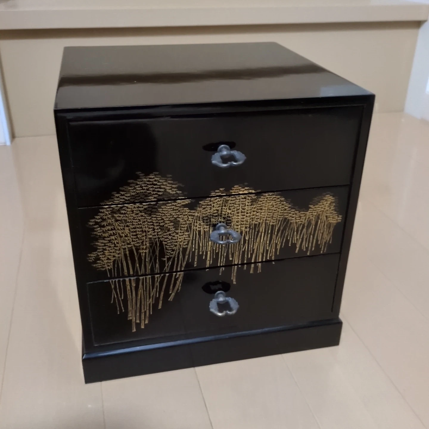 黒漆塗り 3段小引き出し 竹柄