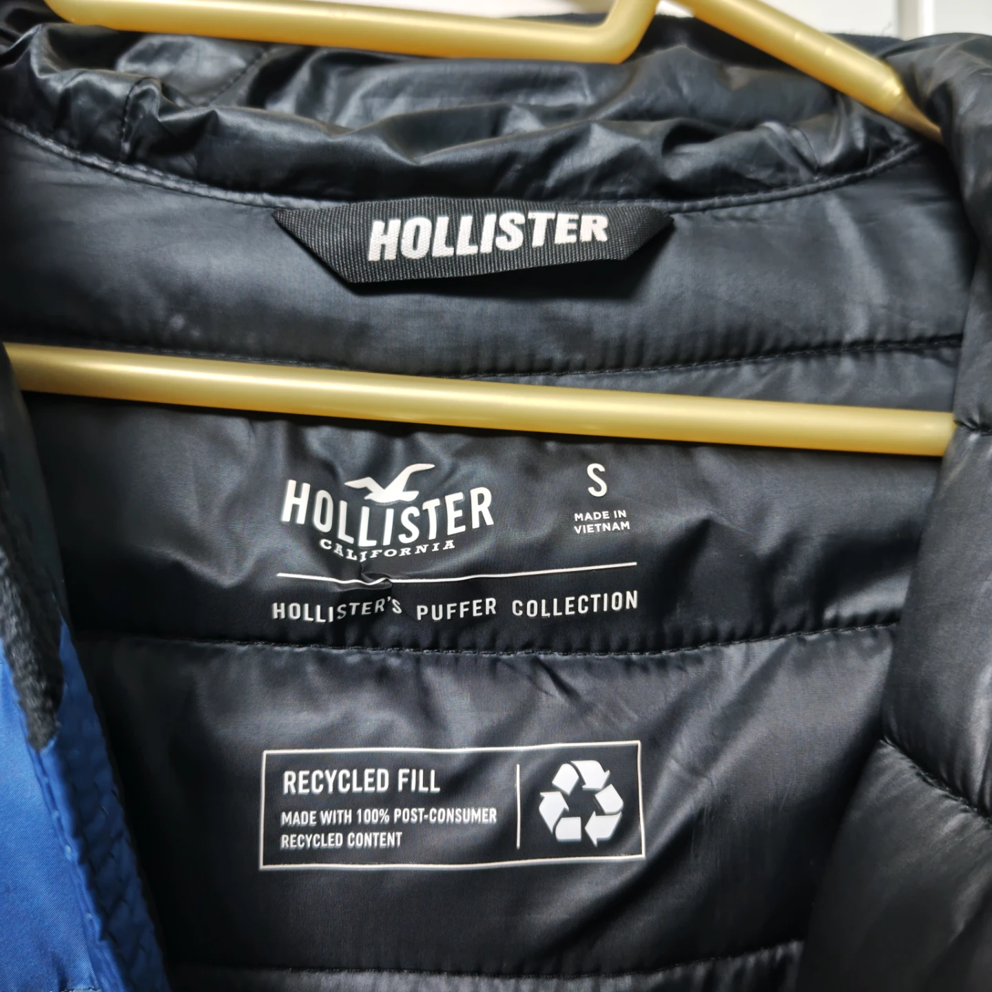 hollister ホリスター ダウンジャケット 黒　青 アウター Sサイズの写真2枚目