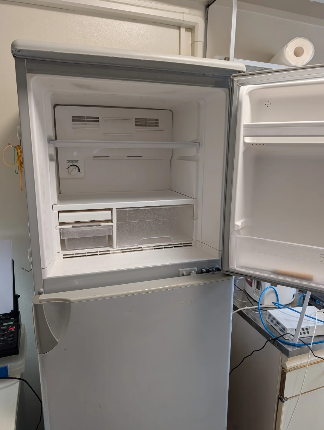東芝 2ドア冷蔵庫 GR-A22T グレーの写真2枚目