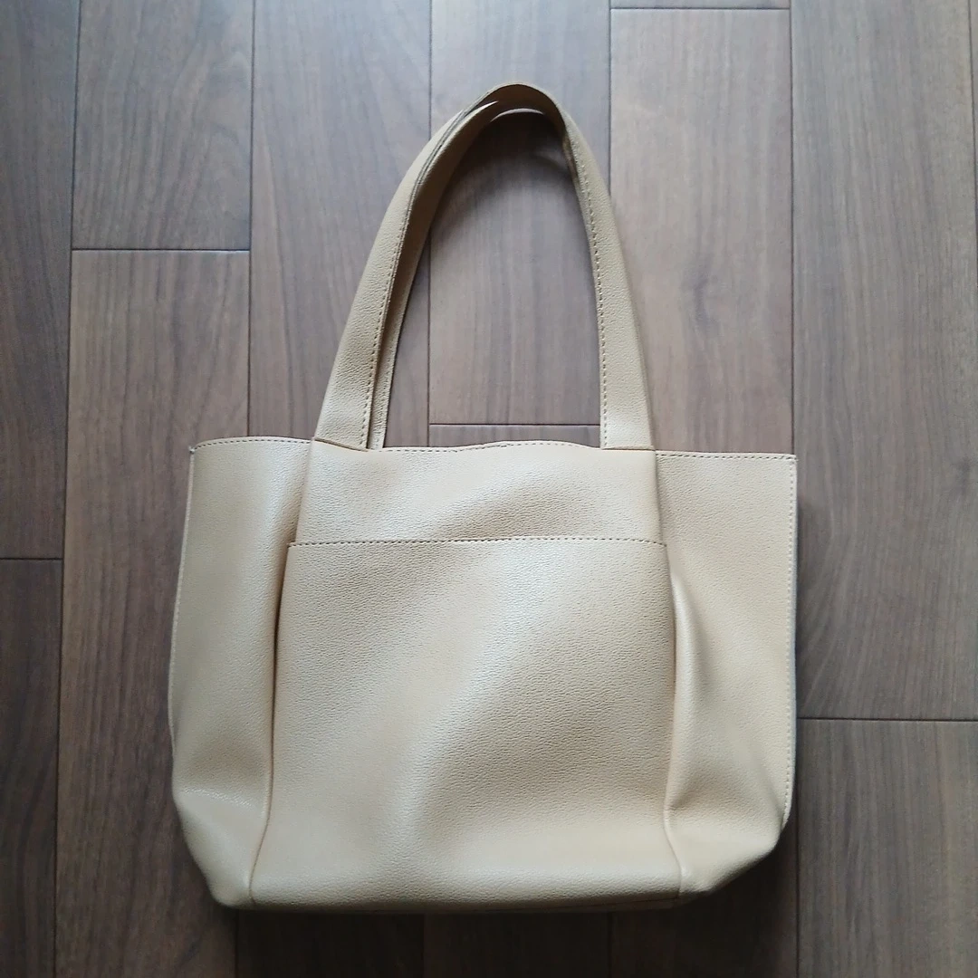 ベージュ シンプル トートバッグ