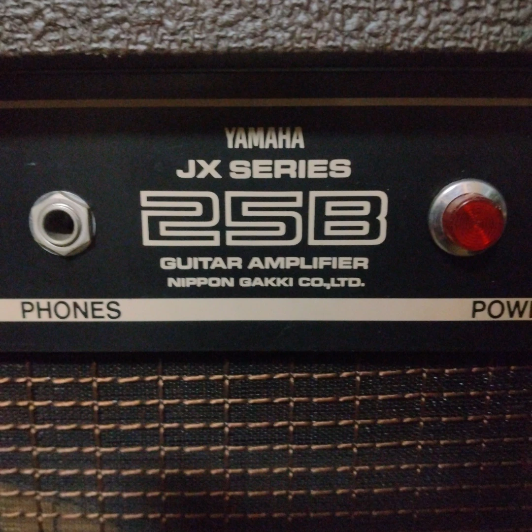 YAMAHAギターアンプの写真2枚目