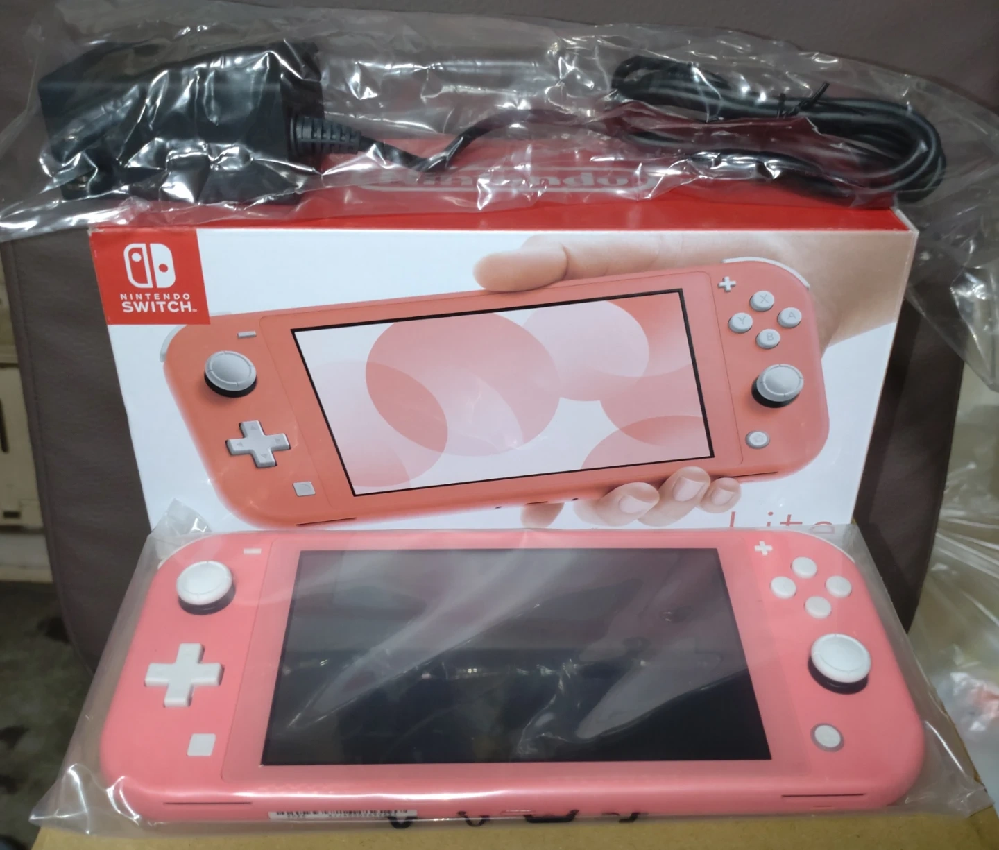 新品 ニンテンドースイッチ ライト コーラル
