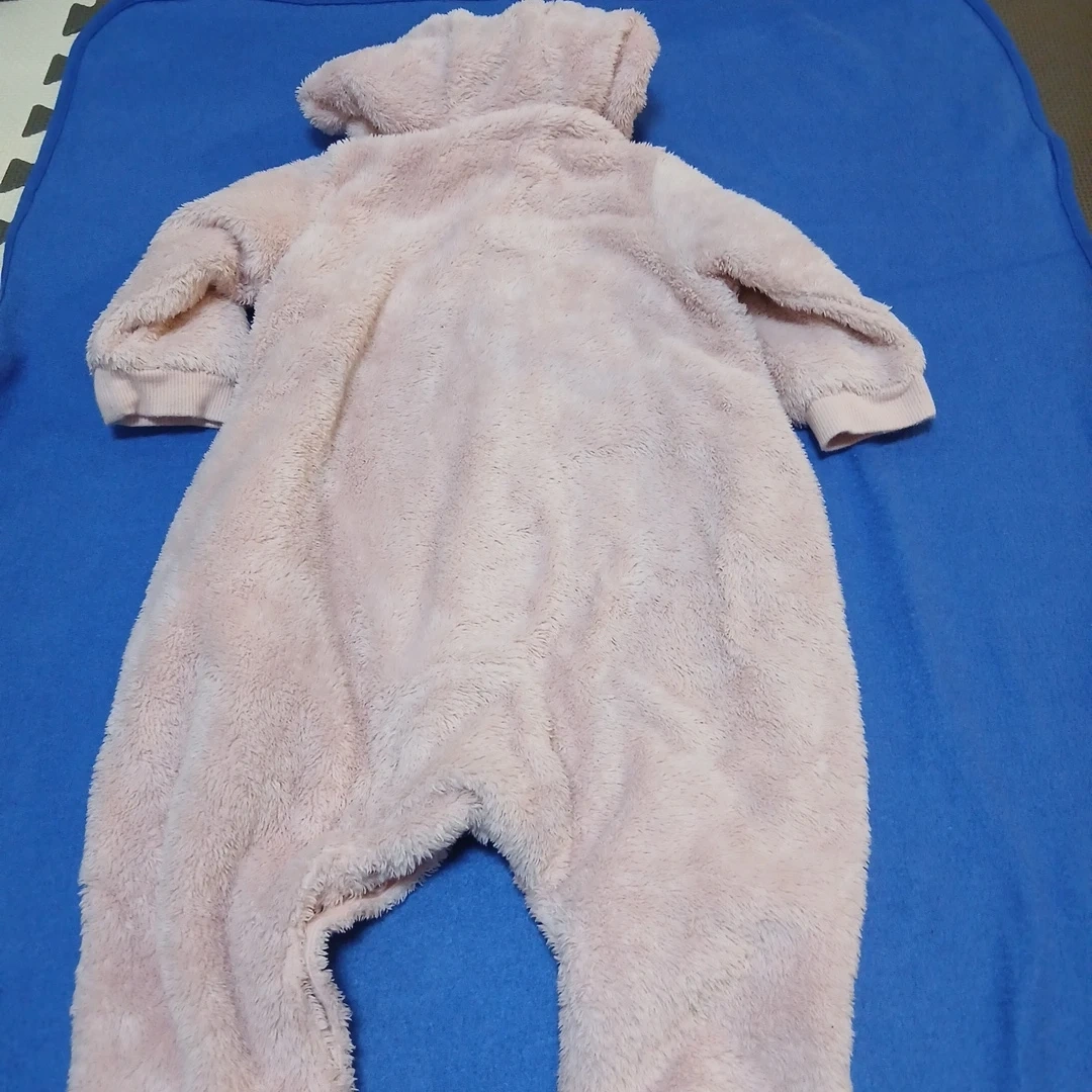 ユニクロ ベビー くま耳カバーオール 80cm ピンクの写真2枚目