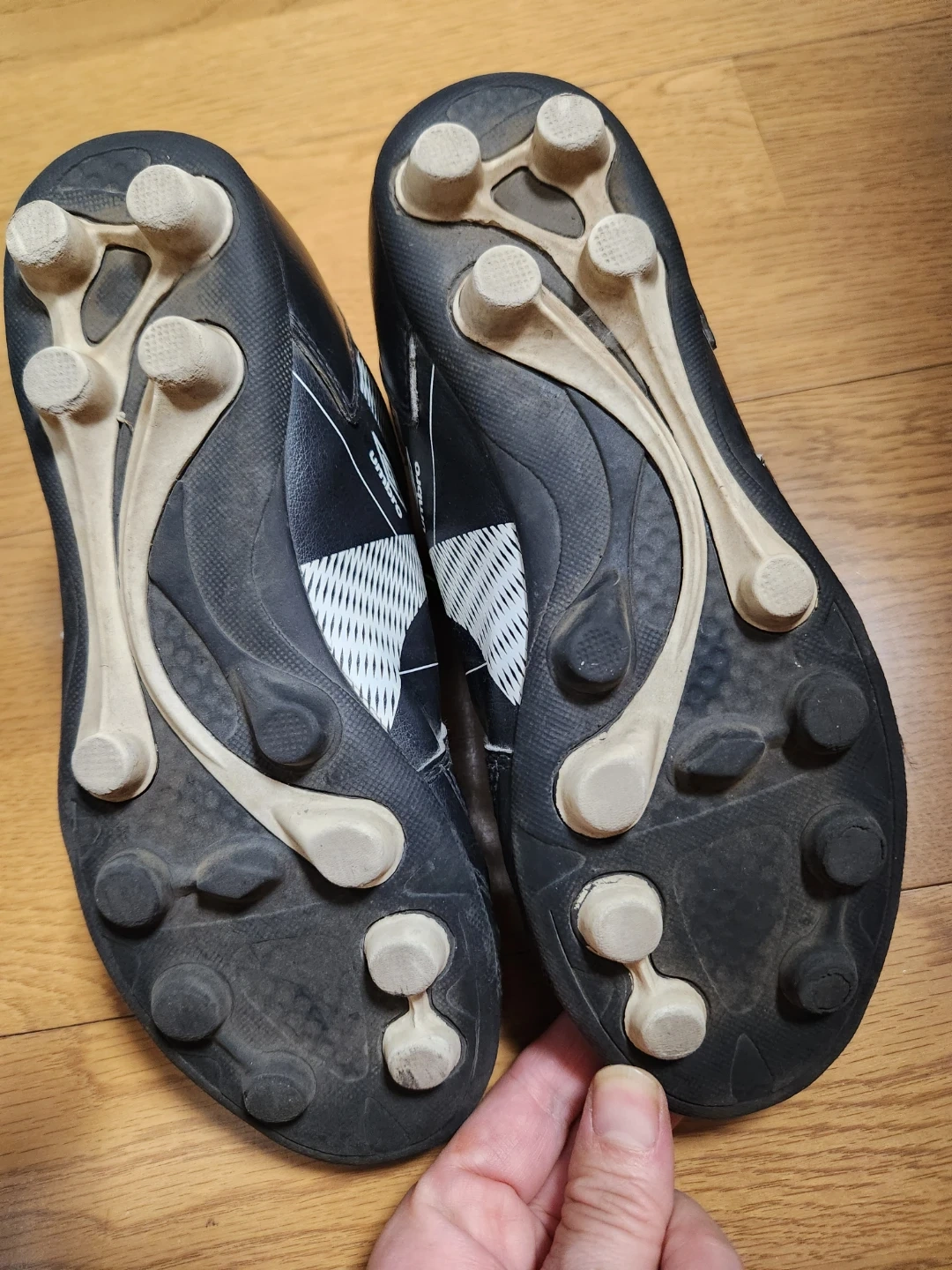 アンブロ サッカースパイク ブラック×ライムの写真3枚目