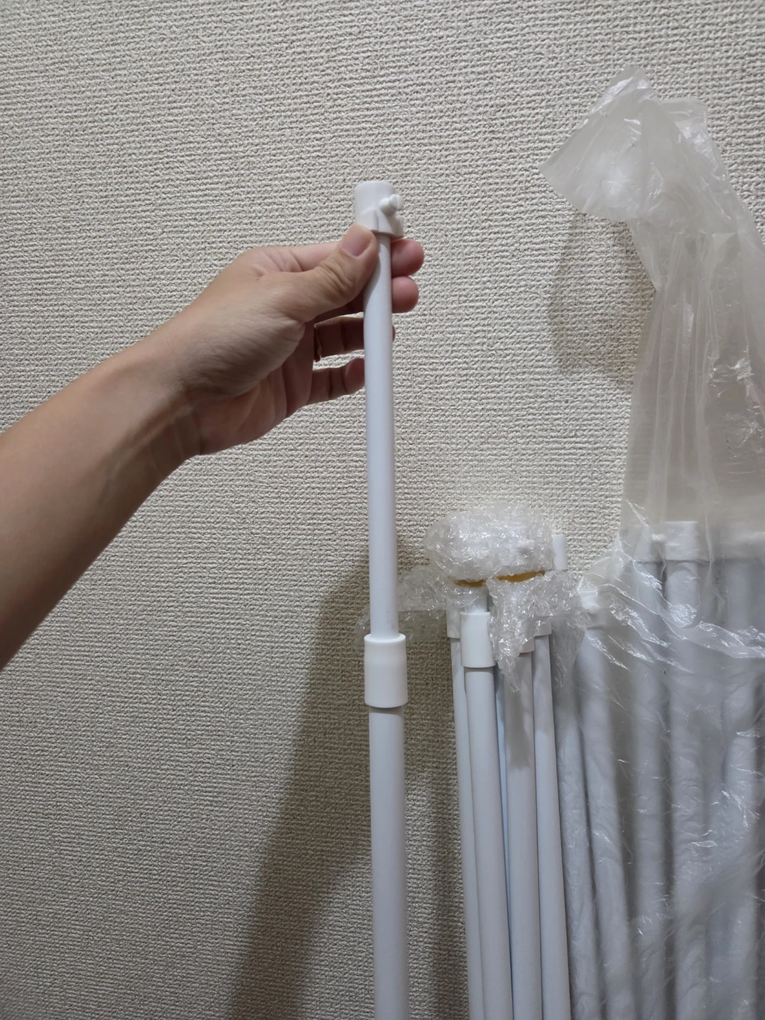 突っ張り棒のようなもの　ホワイト　収納用品の写真2枚目