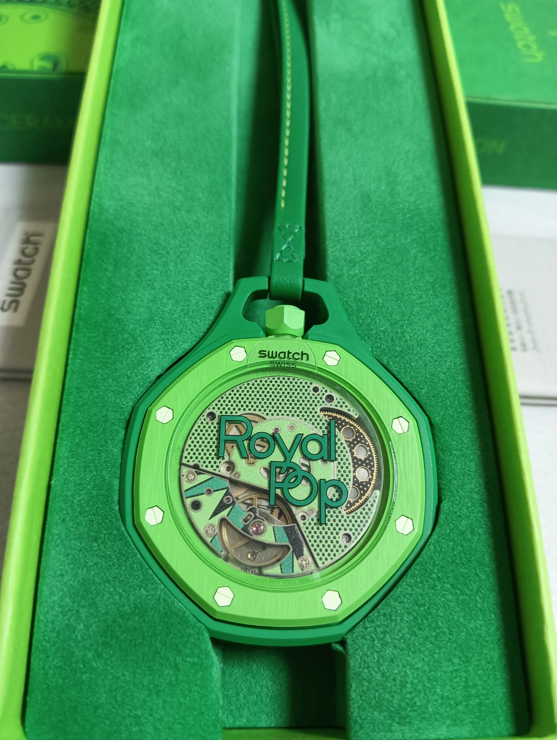 新品 未使用。オーデマピゲ × Swatch ロイヤルポップ 手巻き式 時計の写真4枚目