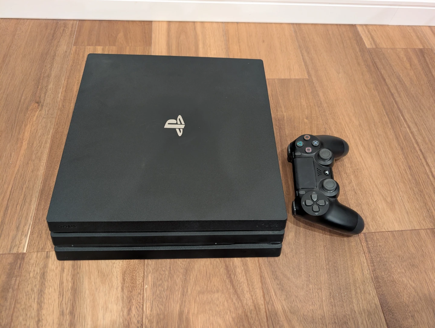 Playstation 4 Pro  PS4 プレイステーション4 プロ 本体の写真4枚目