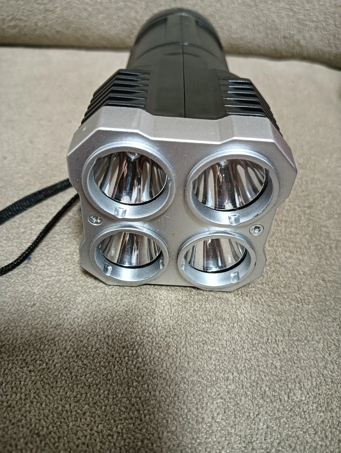LED 強力ライト 充電式 4灯 アウトドア