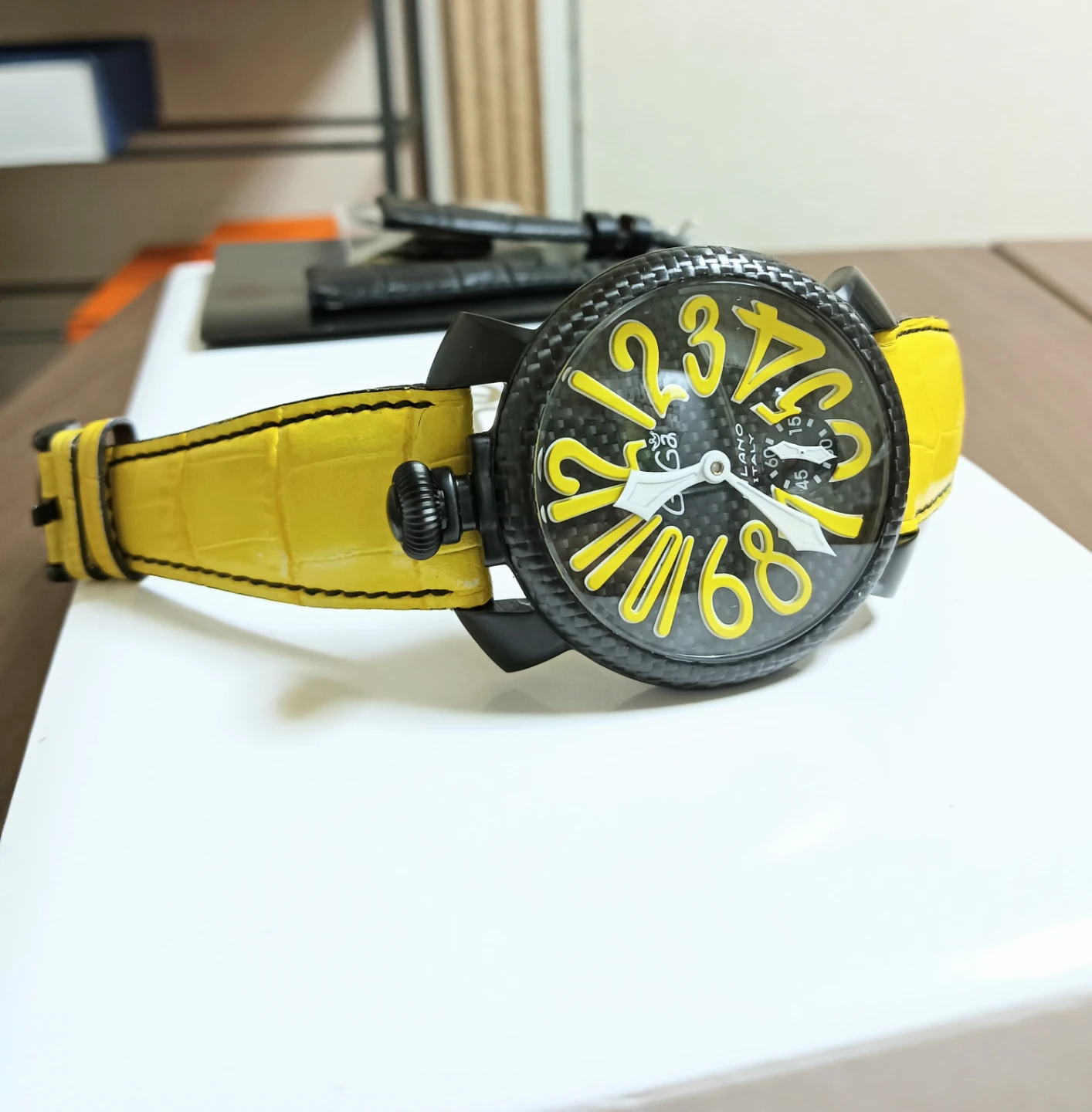 非常に美品。GaGa MILANO 限定500 カーボン マヌアーレ48 手巻き 腕時計の写真8枚目